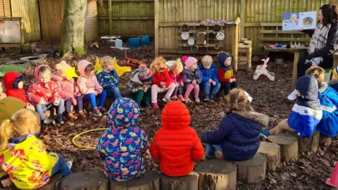 Little Stars Log circle