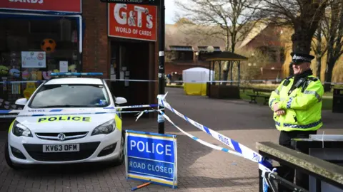 NEIL HALL Police stand behind a cordon in Salisbury, Britain, 6 March 2018.