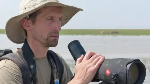 Dr Geoff Hilton Dr Geoff Hilton, WWT