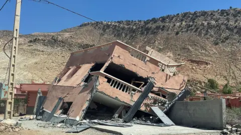 Collapsed building on the road between Amizmiz and Ouirgane, 9 Sep 23