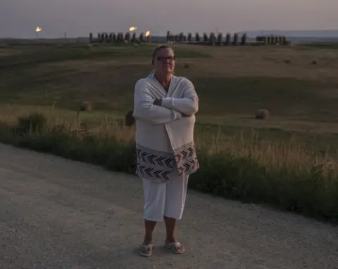 Martin Eberlen A woman with her arms crossed