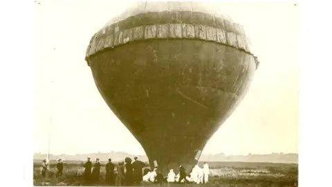 Science Photo Library Hot air balloon