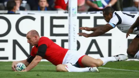 Getty Images Gareth Thomas playing for Wales in the 2007 Rugby World Cup