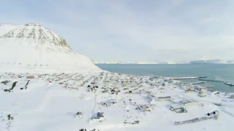 www.westfjords.is Winter in Bolungarvík, Iceland