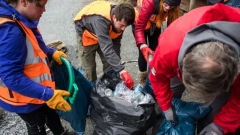 Snowdon Society Litter pickers