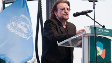 Kim Haughton/Dept of Foreign Affairs U2 singer Bono pays tribute to the UN
