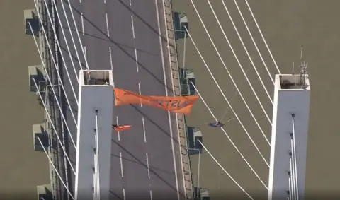 Protesters suspended above the Queen Elizabeth II bridge