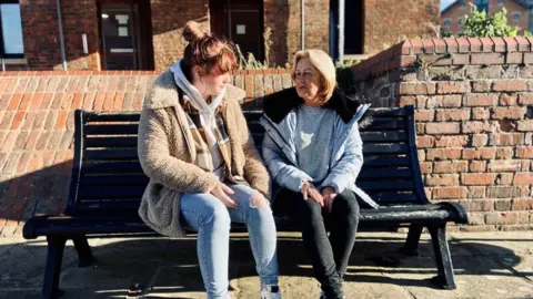 Gloucestershire Mentoring Programme Mentor and mentee meeting on a bench