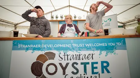 Pete Robinson Oyster eating