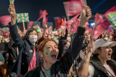 Getty Images Followers of Democratic Progressive Party (DPP) presidential candidate, Lai Ching-te, support the candidate during a campaign rally ahead of the presidential election in Kaohsiung, Taiwan on January 7, 2024.
