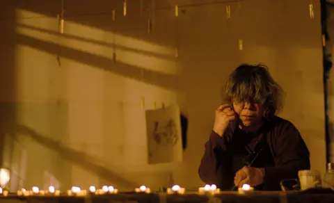 CORSO Film Carlotta drawing her face using touch