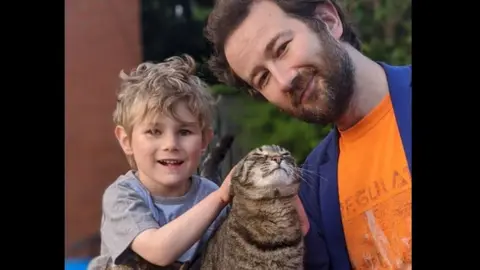 Seaneen Molloy Oisín, Robert and the family cat