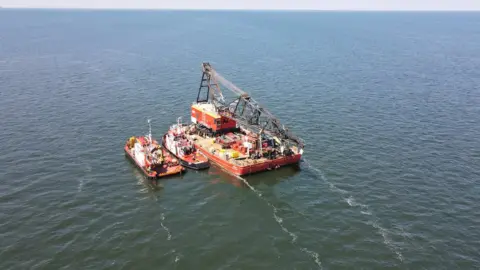 MAIB Nicola Faith being raised from seabed