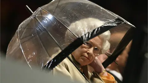 Getty Images The Queen at the rainy Commonwealth Games finale in Manchester