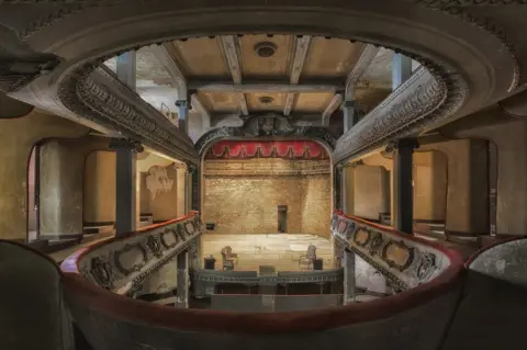 Linda van Slobbe A theatre in Bar-le-Duc, France