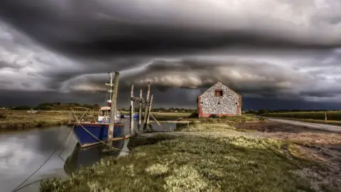 Gary Pearson Weather 'super cell' builds over Thornham Staithe