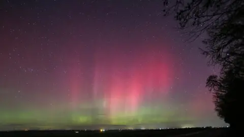 WeatherWatchers/Ryy Northern Lights in North Cave