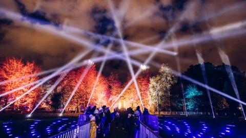 Newcastle: Leazes Park to be lit by Christmas light trail - BBC News