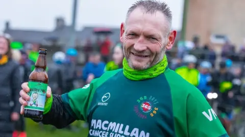 Carlos Reina / Platinum Live Gary McKee