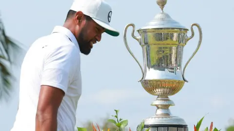 Tony Finau with the Mexico Open trophy