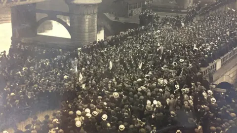 PRONI Constance Markievicz is greeted by crowds on Dublin's Butt Bridge in 1917 (PRONI Ref: D4131/K/4/1/46)