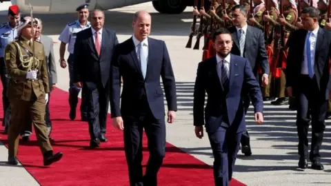 Reuters Prince William in Amman by Jordan's Crown Prince Al-Hussein bin Abdullah II