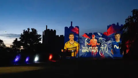 @TasteOfTheTour Framlingham Castle illuminated for Tour of Britain