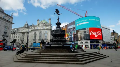 Man climbs famous Eros statue in London's Piccadilly Circus