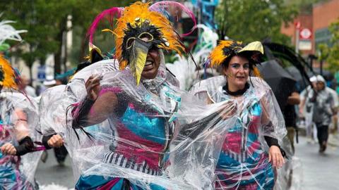 In pictures: Fifty years of the Notting Hill Carnival - BBC News