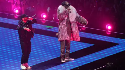 Reuters Eminem and Snoop Dogg at the MTV VMAs 2022