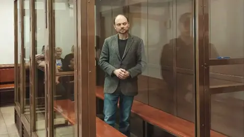 EPA Russian opposition activist Vladimir Kara-Murza in the cage during the verdict announcement in the Moscow City court in Moscow, Russia, 17 April 2023