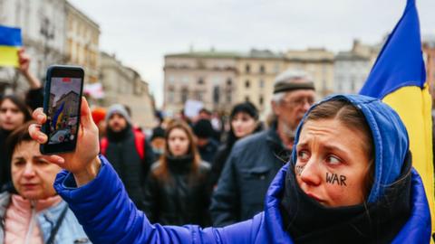 Ukraine's tech community rises to challenges of war - BBC News