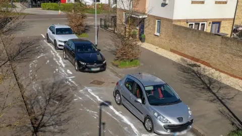 Terry-Harris.com Painted white lines