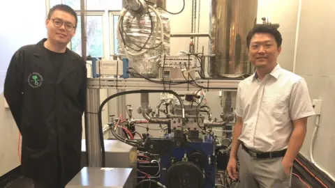 Xinyu Liu, PhD student (left) and Professor Shawn Kook, University of New South Wales