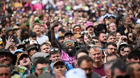 Reuters Crowd at Glastonbury 2022