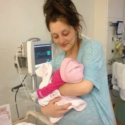 Family photo Emma-Jayne Magson with her daughter