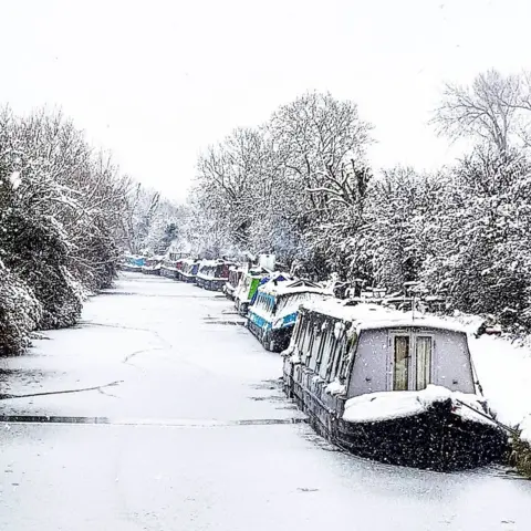 Laura Orchard The canal between Yarnton and Wolvercote in snow