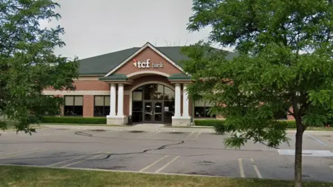 Google Maps The Livonia bank branch where Sauntore Thomas alleges he faced racial discirmination