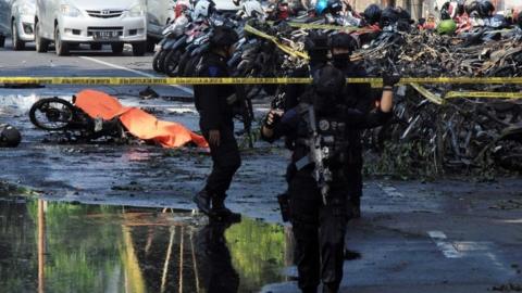 Surabaya attacks: 11 killed in Indonesia church bombings - BBC News