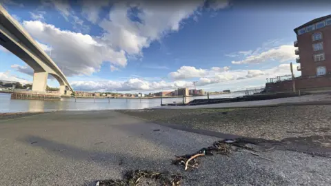 Google West bank of the River Itchen