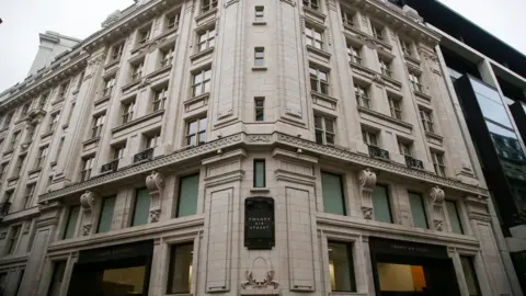 Getty Images Exterior view of Twitter's Piccadilly Circus headquarters in London, United Kingdom on November 05, 2022.