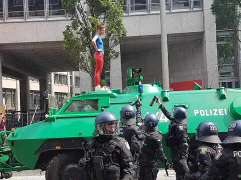 Fuoco Savinelli Police use pepper spray to against protester standing on an armoured car in Hamburg, 7 July