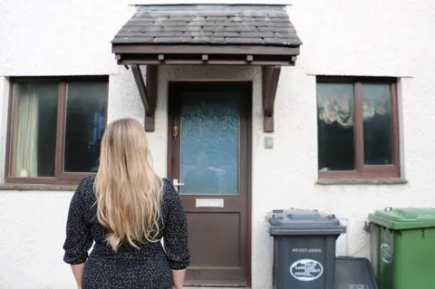 Jessica outside her father's house