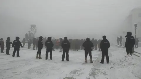 Ksenia Korshun via Reuters Law enforcement officers stand guard during a rally in support of jailed Russian opposition leader Alexei Navalny in Yakutsk