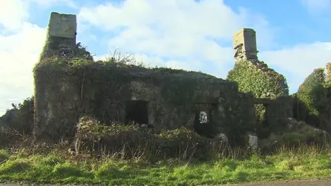 BBC Old ruin in Llangwnnadl