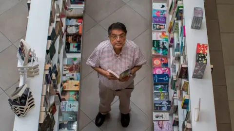 AFP Nicaraguan writer Sergio Ramirez poses during an AFP interview in Managua on November 17, 2017