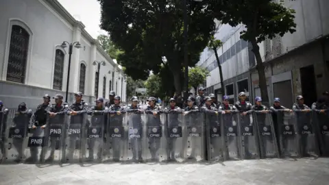 Getty Images Police blocks entrance to Venezuelan National Assembly