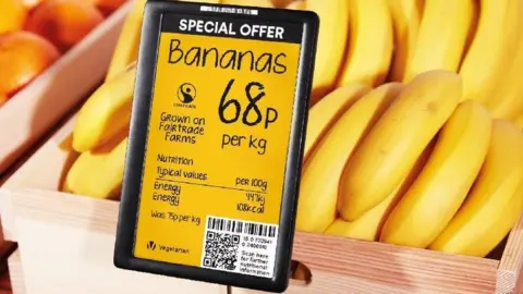 Displaydata Bananas on sale with an electronic price tag