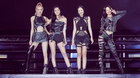 YG Blackpink on stage in Hyde Park
