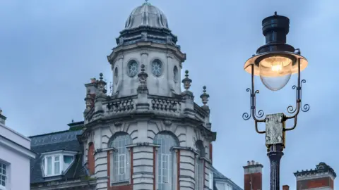 Historic England gas lamp in Russell Street